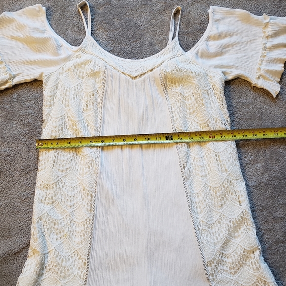 ⚠️SOLD⚠️Cold Shoulder Dress - Picture 4 of 9